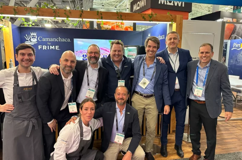 El equipo de FRIME y sus chefs en el stand de FRIME y Camanchaca en la Seafood North America 2024